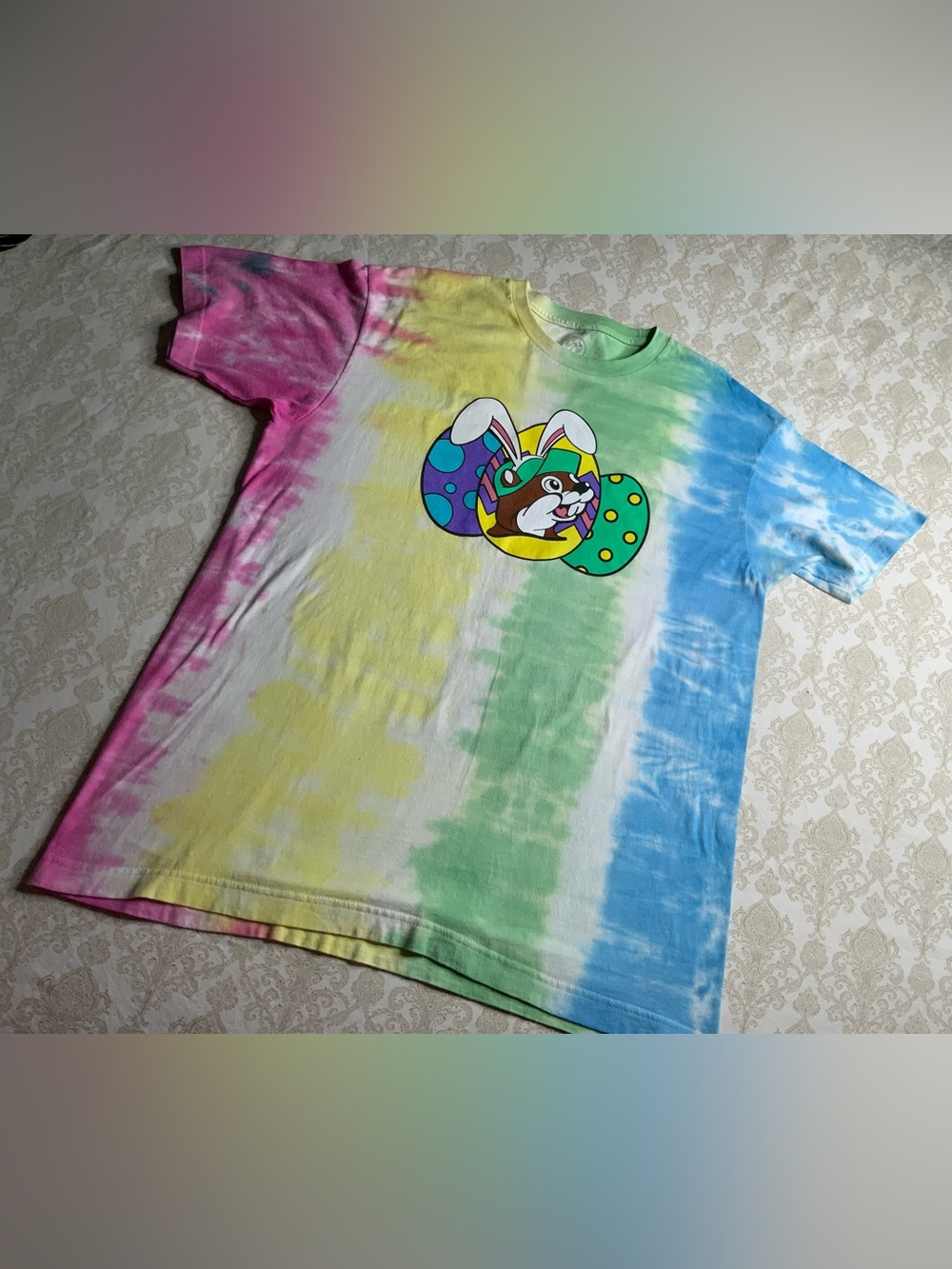 Buc-ee's Easter Bunny Tie Dye Eggs Graphic T-Shirt Adult Large